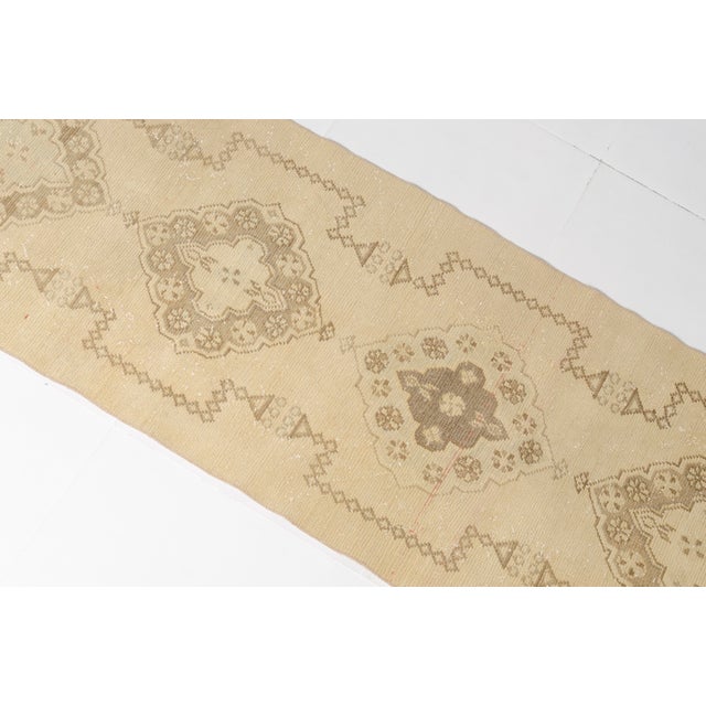 1960s 1960s Neutral Geometric Anatolian Runner For Sale - Image 5 of 10