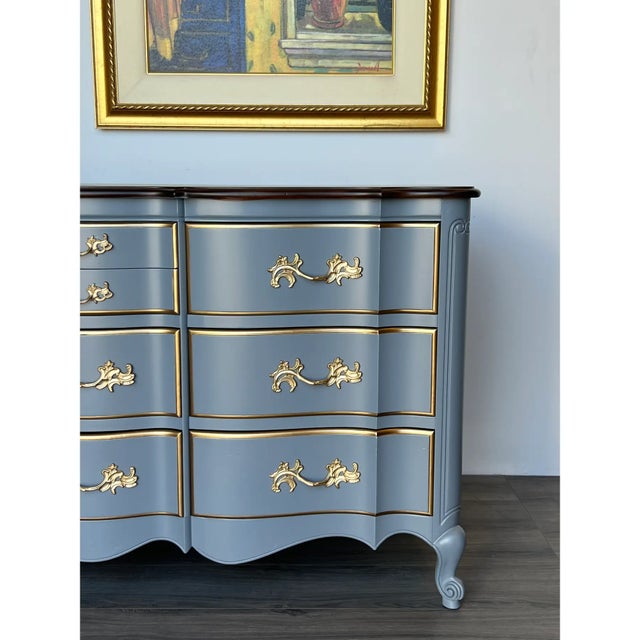 1970s French Provincial Gray Dresser of Ten Drawers For Sale In Miami - Image 6 of 11