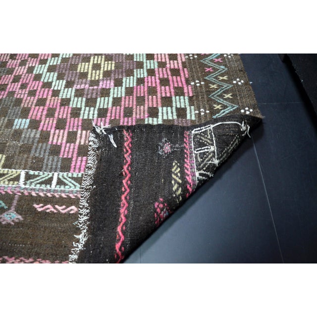 1960s Turkish Handwoven Kilim Rug For Sale - Image 9 of 10