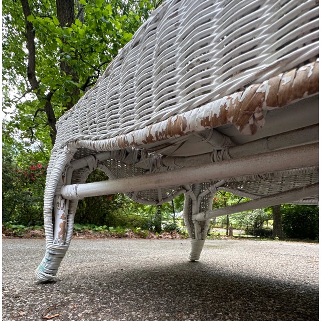Early 20th Century Victorian White Wicker Rattan Chaise Lounge Chair For Sale - Image 10 of 11