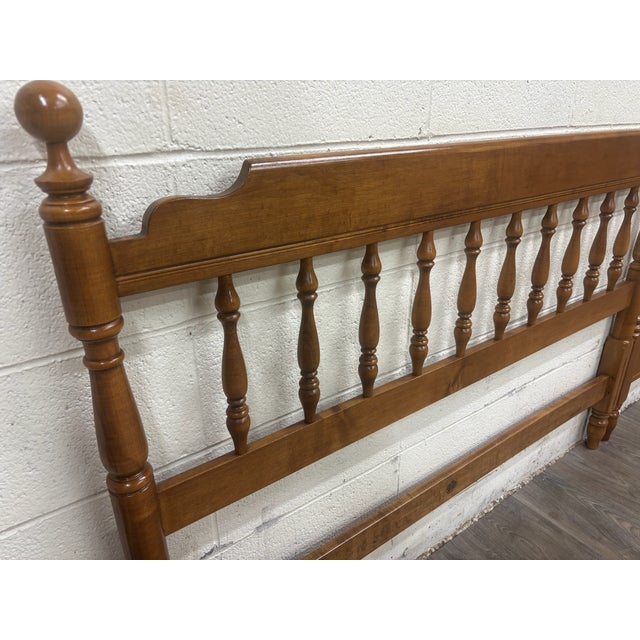 Vintage Full Size Heywood Wakefield Old Colony Maple Bed For Sale - Image 14 of 15