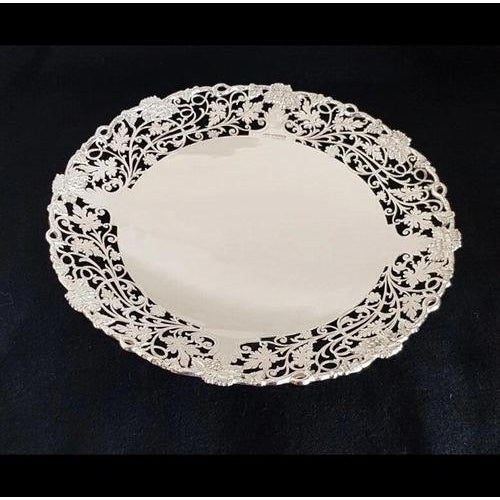 A fine English sterling silver cake stand or compôtier by Lee & Wigfull, crafted in Sheffield and hallmarked for 1942....