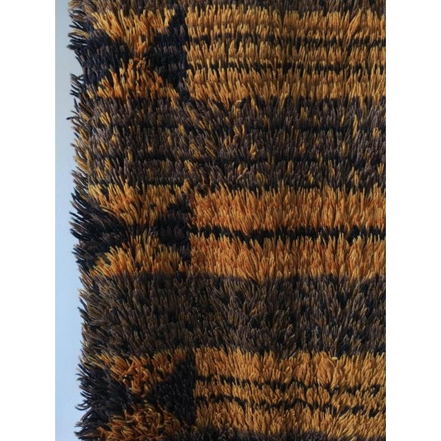 Large brown wool Rya ryg with high pile from Sweden. Condition: Good vintage condition according to its age - no smell, it...