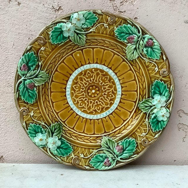 Yellow Large Majolica Yellow Strawberries Platter Sarreguemines, Circa 1880 For Sale - Image 8 of 8