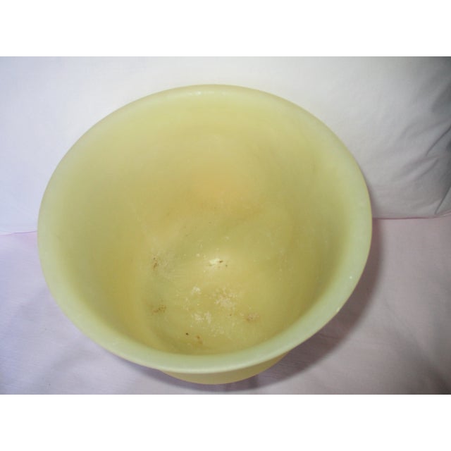 Vintage Hollywood Regency Faux Alabaster Gold Ribbed Metal Pedestal Base Wastebasket For Sale - Image 4 of 10