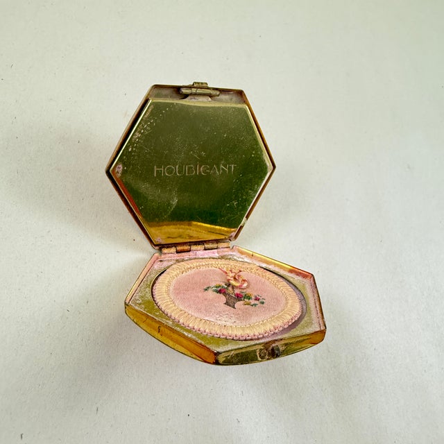 Art Deco 1930s Art Deco Houbigant Paris Floral Basket Motif Triple Folding Compact For Sale - Image 3 of 14