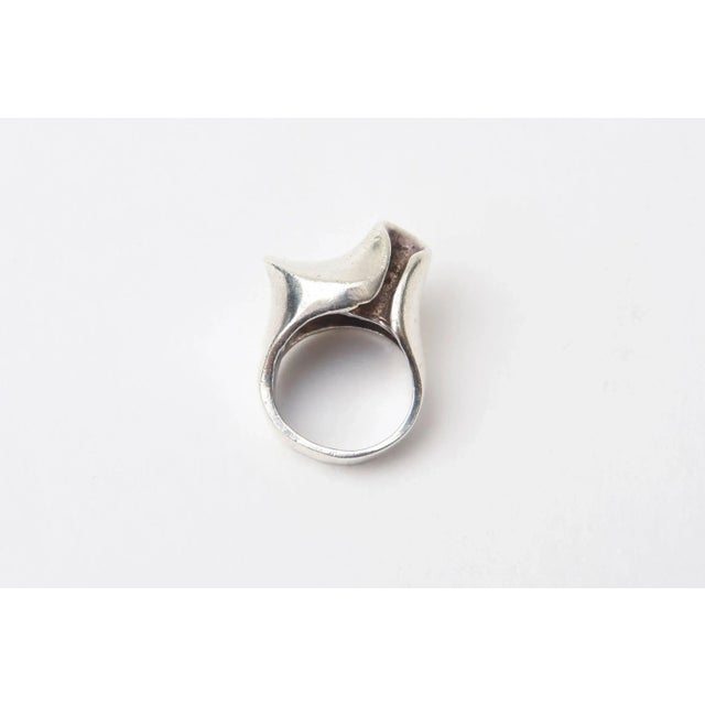 Modern Vintage Sterling Silver Sculptural Modernist Ring Hallmarked Size 5.25 For Sale - Image 3 of 10