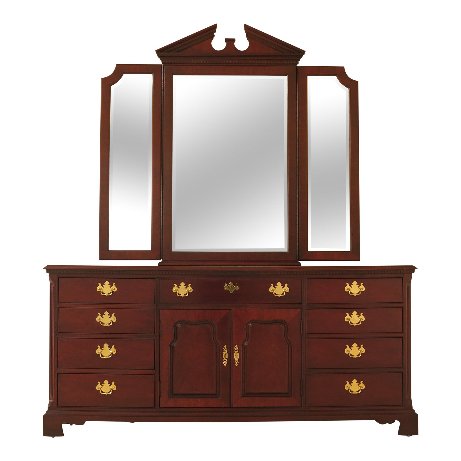 1990s Traditional Thomasville Mahogany Dresser with Tri Fold Mirror