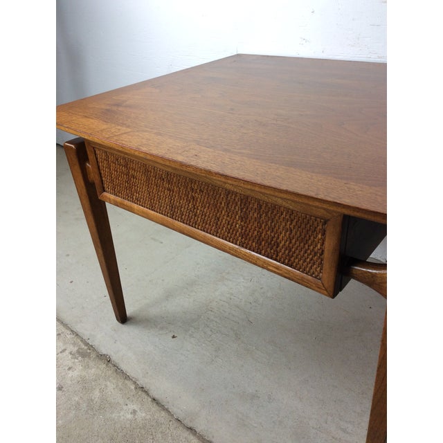 Lane Furniture Pair of Mid Century Modern End Tables With Drawer by Lane Furniture For Sale - Image 4 of 18