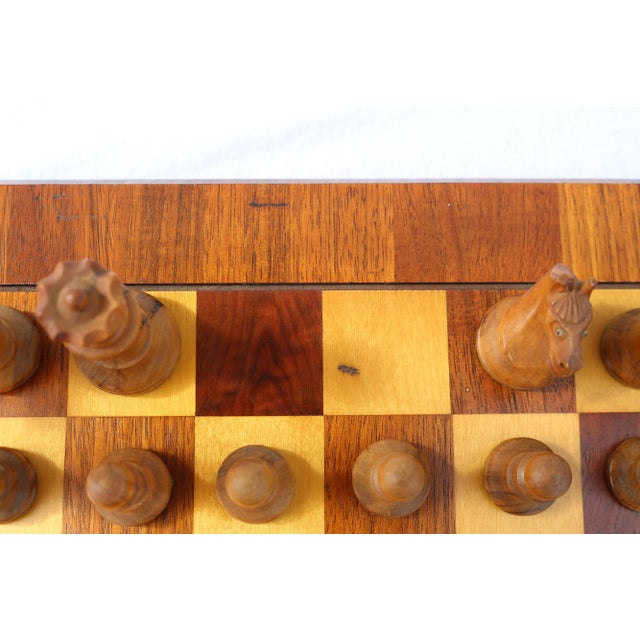 Mid Century Drueke No 61 Wood Chessboard With Mieux J' Attends Wood Chess Pieces & Storage Box For Sale - Image 13 of 17