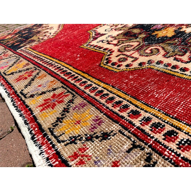 1980s 1980s Turkish Red Medallion Hand Knotted Rug For Sale - Image 5 of 13