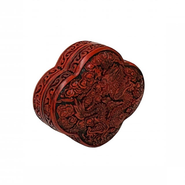 Handcrafted Vintage Chinese Red Lacquer Four Lobed Floral Accent Box For Sale - Image 9 of 10