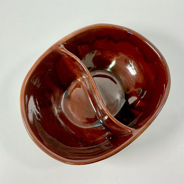 Mar-Crest Stoneware is a wonderful 1950s American ceramic company. This Divided Serving Bowl is in their iconic thick...
