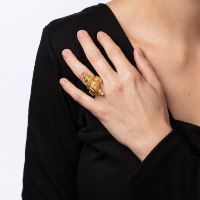 Vintage Seashell 18k Yellow Gold Cuff Cocktail Ring Size 5.5 | Chairish