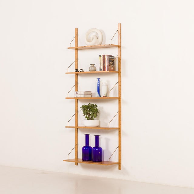 The minimalist and functional Scandinavian mid-century oak shelving unit was made some time in the 1970s in Denmark. The...