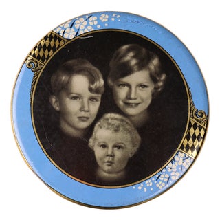 Tin Can of the Belgian Royal Family, 1930s For Sale