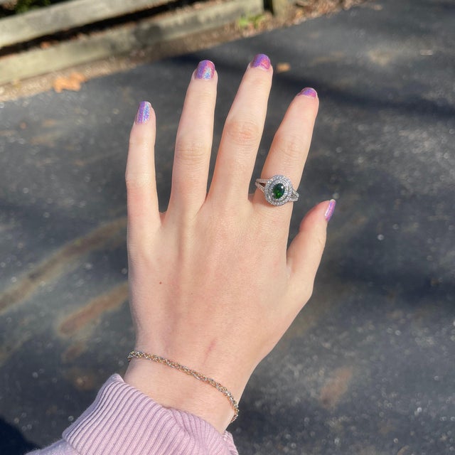 Modern Stunning Chrome Diopside Ring With Earth Mined Diamonds: Solid 14k Gold 7x5mm, Size 6.75 For Sale - Image 3 of 13