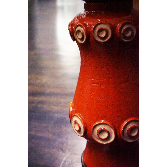 Burnt Orange 1960s Tall Mid-Century Pottery Lamp With a Vermilion Glaze in the Style of Bitossi For Sale - Image 8 of 9