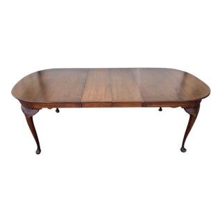 1990s Vintage Queen Anne Style Extension Dining Table by Henkel Harris For Sale