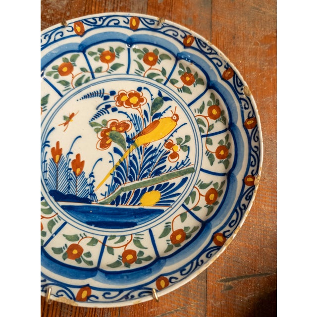 18th Century Pair of Dutch Delf Faience Polychrome Plates With Bird and Flowers For Sale - Image 4 of 14