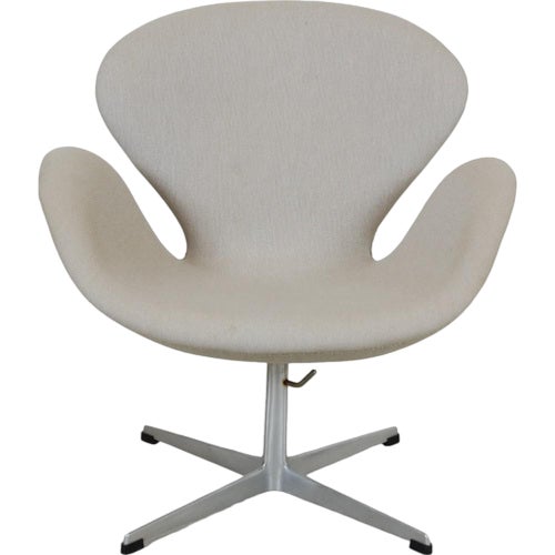 Vintage Swan Chair in Hallingdal Fabric by Arne Jacobsen, 1960s For Sale