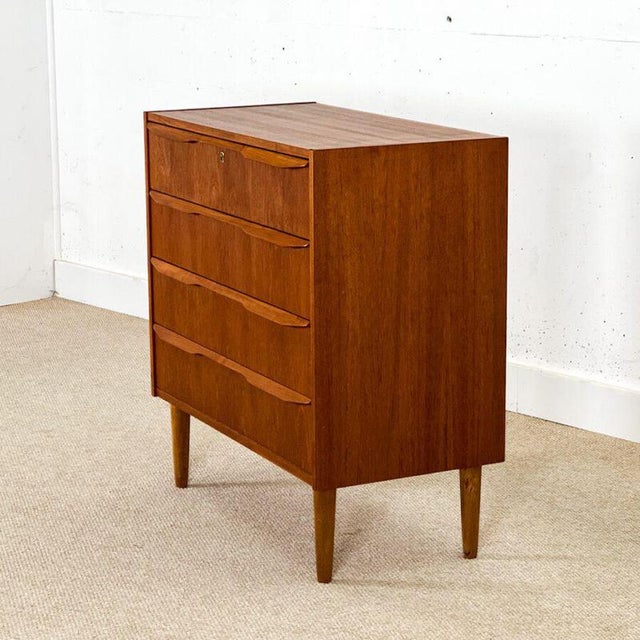Small Danish Chest of Drawers, 1960s For Sale - Image 3 of 15