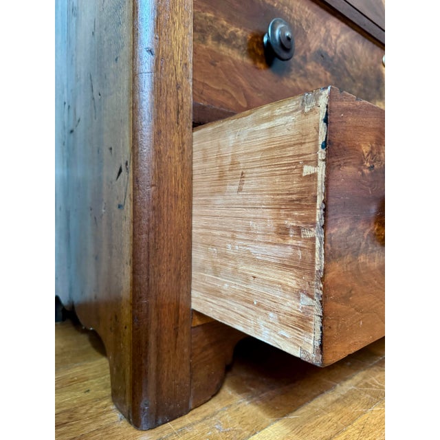 Early 19th Century Early 19th Century American Chest of Drawers For Sale - Image 5 of 9