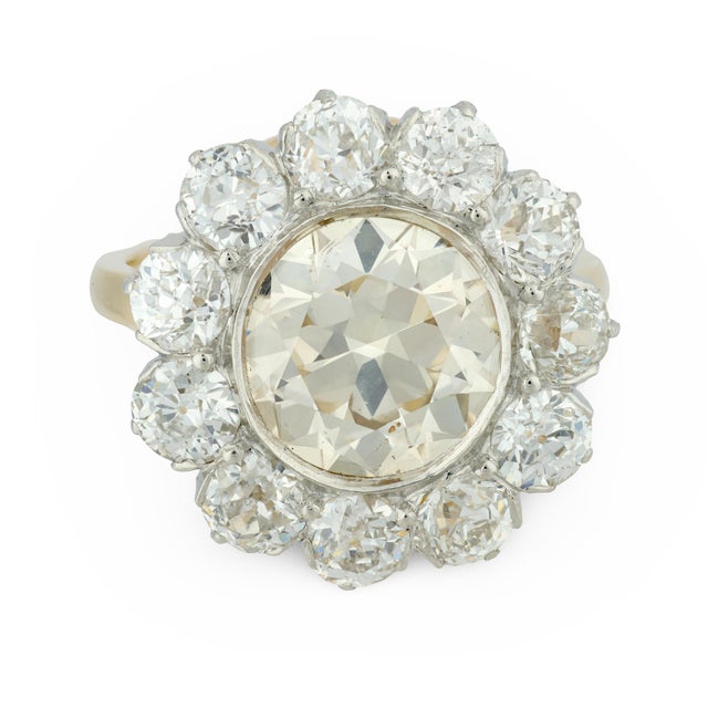 Victorian Early 20th Century Victorian 3.05 Carat Old European Cut Diamond 14k Yellow Gold Cluster Ring, Size 5.75 For Sale - Image 3 of 7