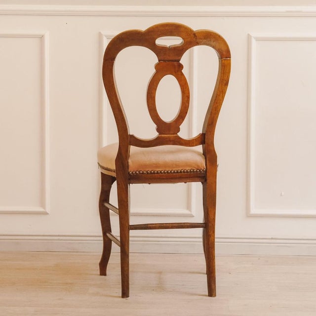 This chair belongs to the Louis Philippe style and likely originated around 1860 within the context of bourgeois home...
