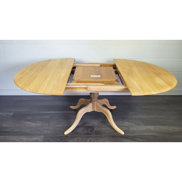 Ercol Chester Extendable Pedestal Dining Table from Ercol, 2000s For Sale - Image 4 of 18