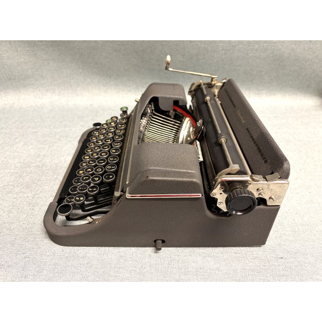 Olivetti 1939 Universal Underwood Typewriter For Sale - Image 4 of 9