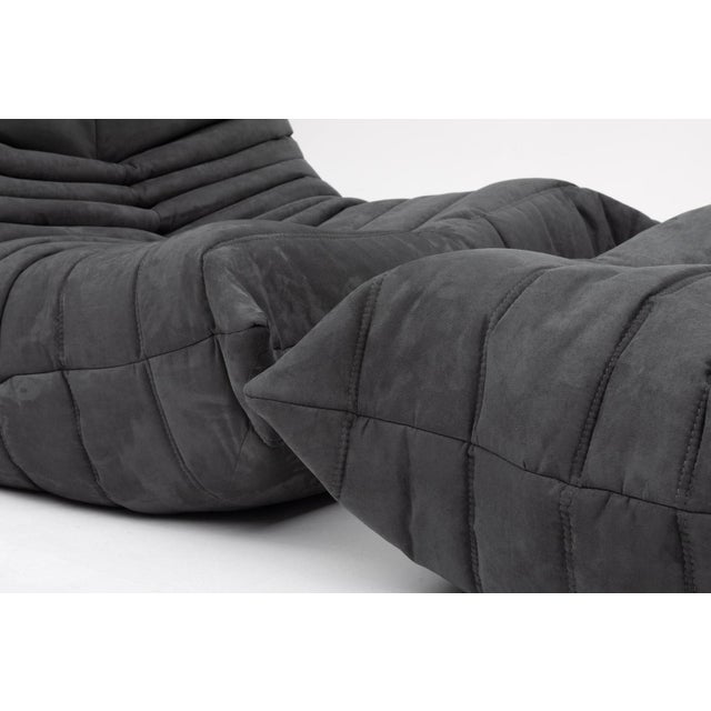 Ligne Roset Togo Lounge Chair and Pouf in Black Fabric by Michel Ducaroy for Ligne Roset, 1973, Set of 2 For Sale - Image 4 of 18