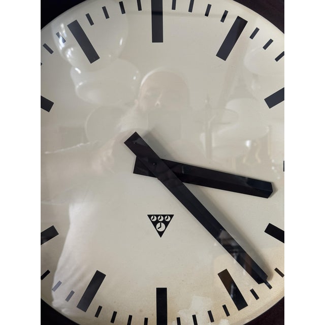 Large Czech Bakelite Factory Clocks from Pragotron, 1950s For Sale - Image 6 of 8