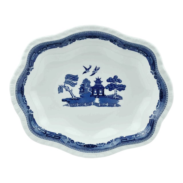 Late 20th Century Blue Willow Design Serving Scalloped Bowl by Johnson Brothers For Sale