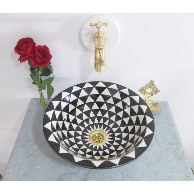 This Moroccan earthenware washbasin is an exquisite customary plan, high quality and painted by craftsmans. Exquisite,...