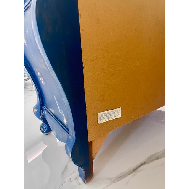 Hand-Painted Royal Blue Pulaski Bombé Chest—Distressed French Provincial Dresser For Sale - Image 13 of 15