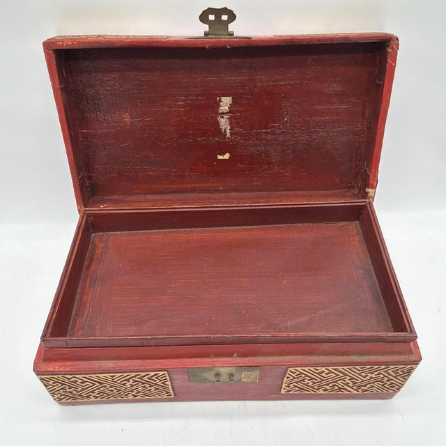 Vintage Chinese Red Lacquer Wedding Box With Removable Interior Tray & Double Happiness Symbol For Sale - Image 16 of 18