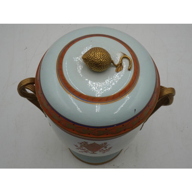 Traditional 1980s Mottahedeh Porcelain Lidded Urn For Sale - Image 3 of 11