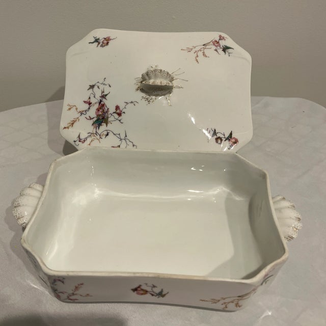 Haviland & Co. 1900s Covered Casserole Dish with Haviland pattern H1252 For Sale - Image 4 of 5
