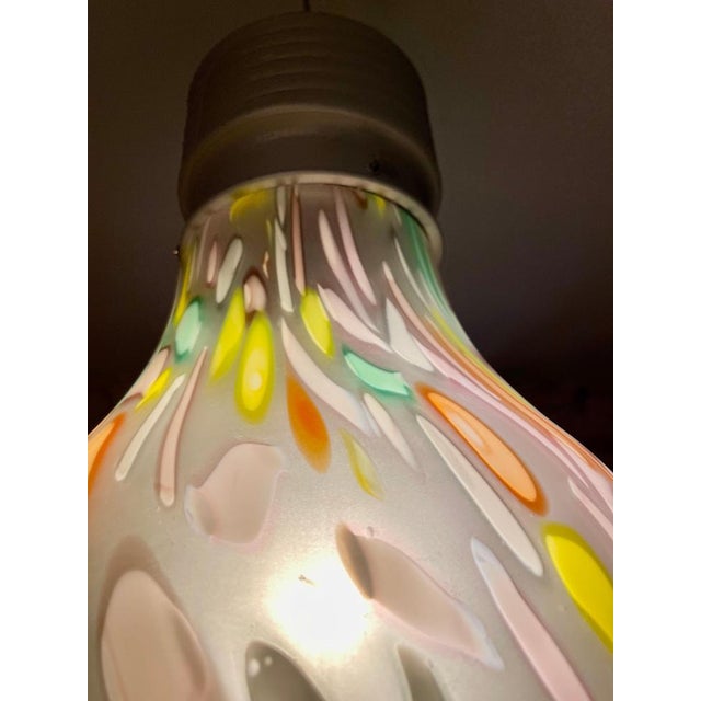1980s Italian Hand-Blown Light Bulb-Shaped Ceiling Lamp from Due P, 1980s For Sale - Image 5 of 7