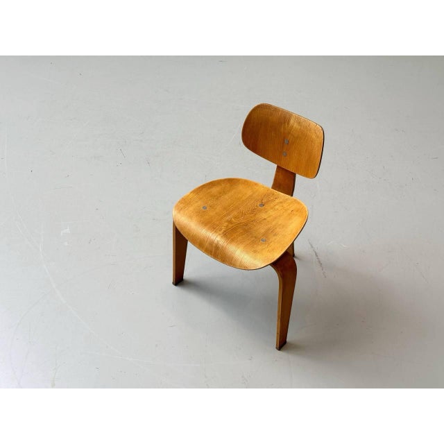 Egon eiermann's se 42 chair is one of the iconic designs of german post-war modernism and exemplifies the functional...