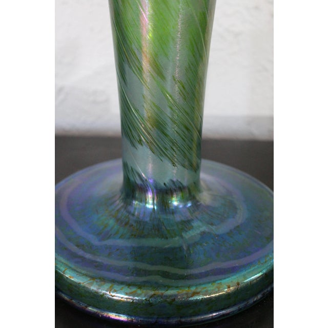 Green Monumental Austrian Fritz Heckert Changeant Trumpet Vase, Circa 1900. For Sale - Image 8 of 10