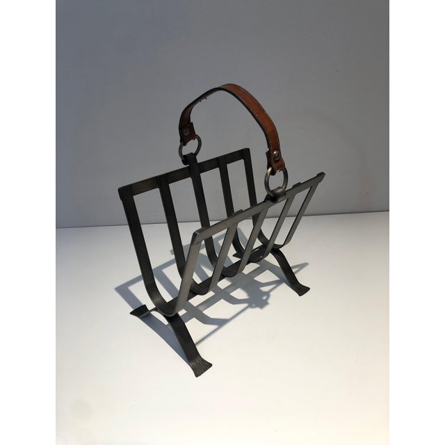 Magazine Rack in Steel and Leather. French Work in the Style of Jacques Adnet. For Sale - Image 11 of 12