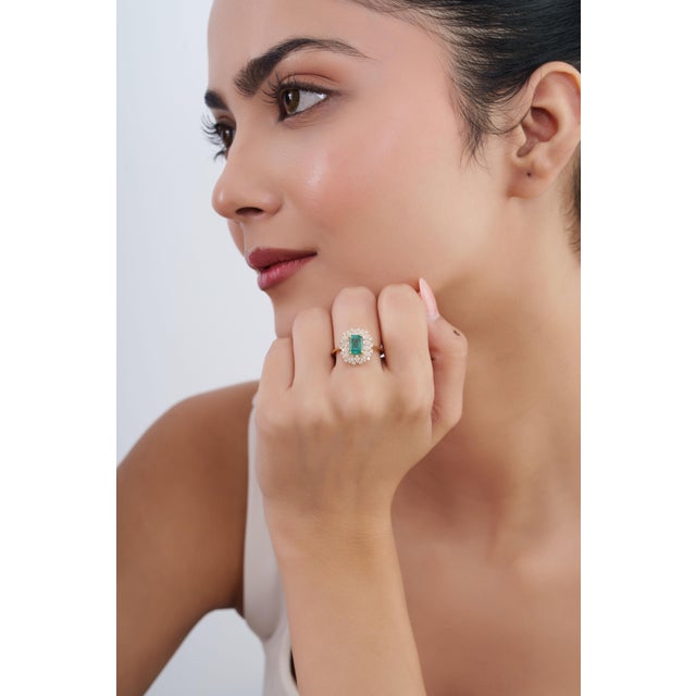 Green VRJewels Vintage Cluster Diamond 1.81 Carats Emerald Ring in 14k Gold Size 5.5, New For Sale - Image 8 of 18