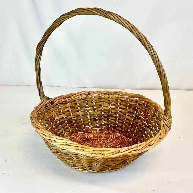 We have here a traditional wicker gathering basket in a Boho Chic speckled wicker. This basket in round in shape with a...