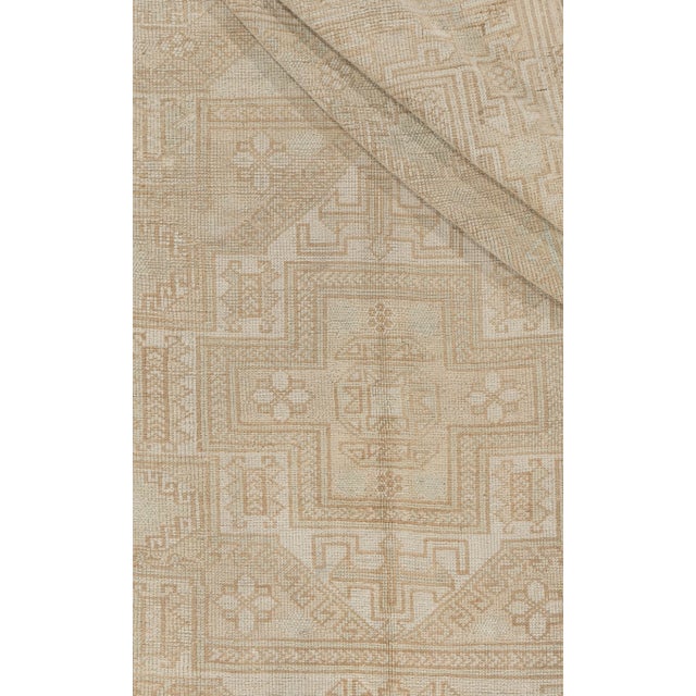 Oushak's are known for their soft palettes combined with eccentric drawing. Oushak in western Turkey has the longest...