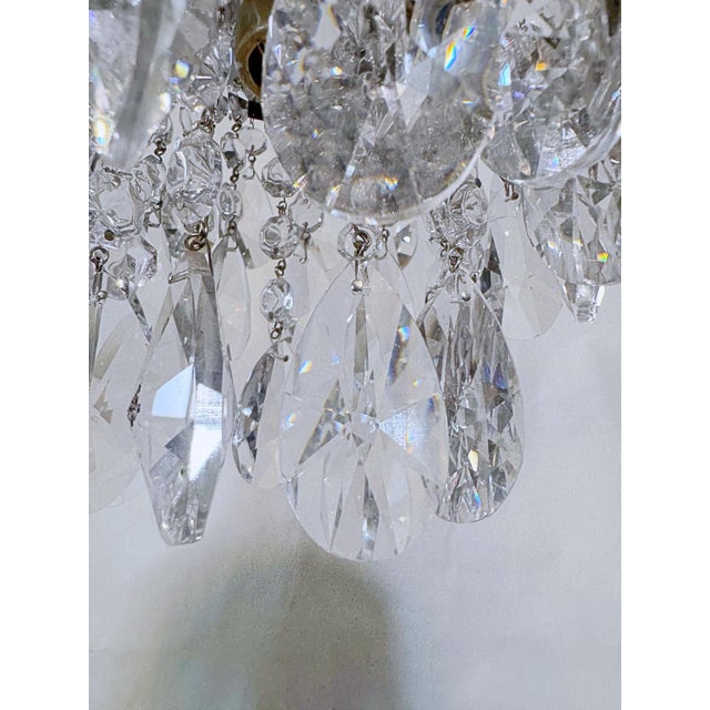 Hollywood Regency Mid 20th Century Hollywood Regency Crystal Teardrop Chandelier With Ridged Brass Crown For Sale - Image 3 of 9