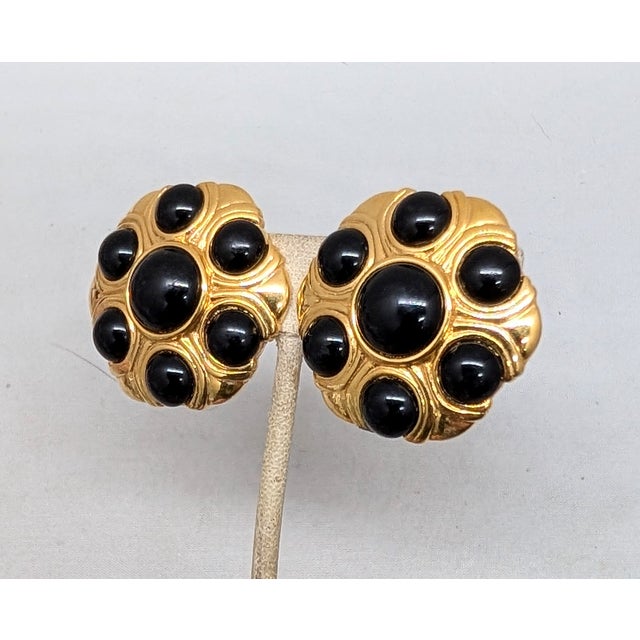Vintage 1980s Signed Napier Goldtone Cabochon Faux-Onyx Clip Earrings-2 Pieces For Sale In Philadelphia - Image 6 of 7