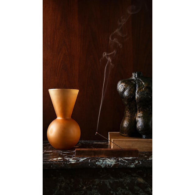Vintage vase in orange glass paste, very elegant, with an original geometric shape.