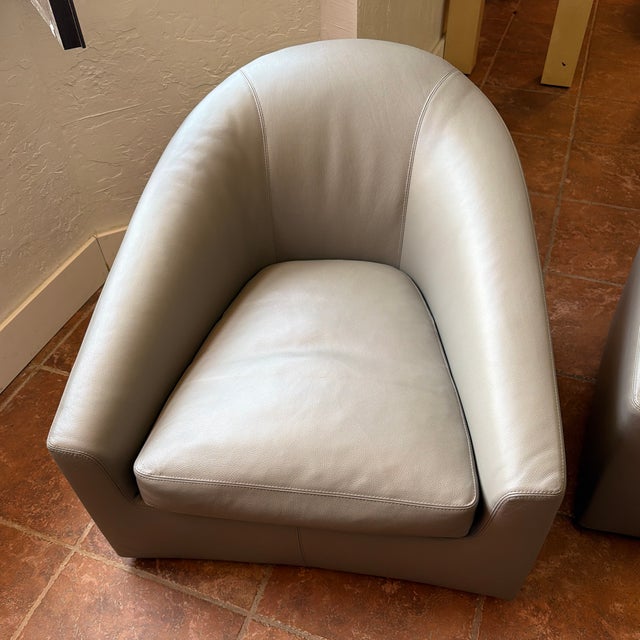 Designed by Rodolfo Dordoni, the Minotti Quinn Swivel Chairs are sleek, classic-proportioned lounge chairs known for their...